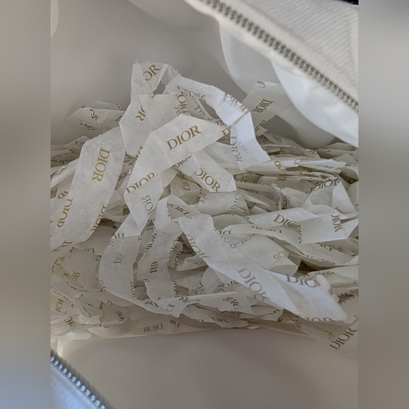 Miss Dior Makeup Bag with Dior Stuffing - GWP - Picture 4 of 5